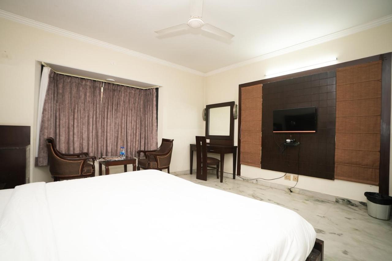 Stay Well Hotels & Homes Гургаон Екстериор снимка